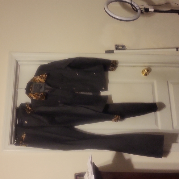 A guess jacket xl with matching pants 32waist, 32 length. Light thin demin with - Picture 2 of 4